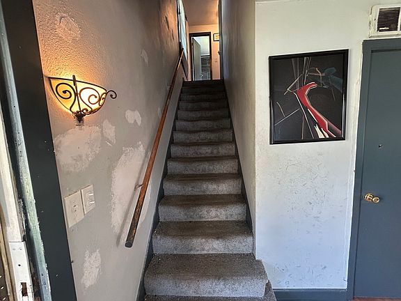 3rd image of 9148 S Burnside Ave