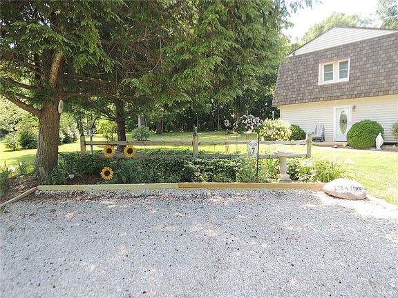 4th image of 7 Fisher Ln