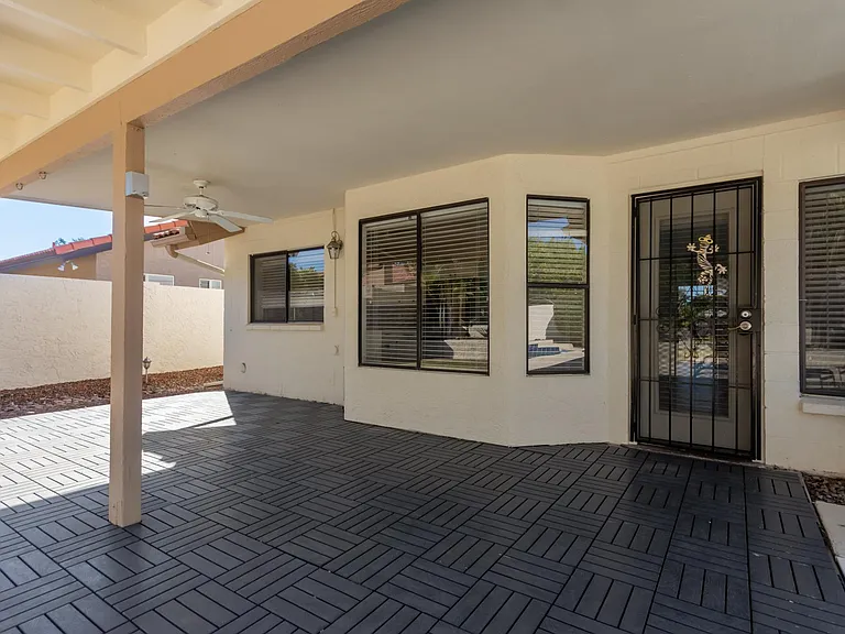 9138 E Davenport Dr — Photo 32
