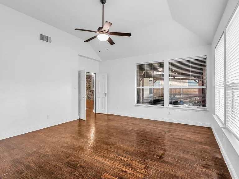 3010 Lena Dr — Photo 19