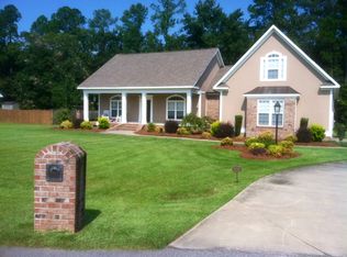 1933 Pineville Dr, Hope Mills, NC 28348