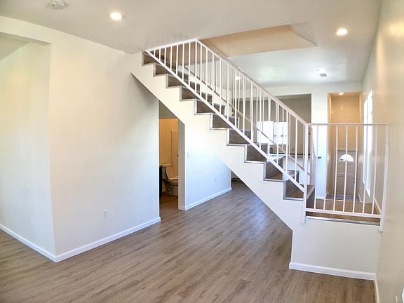 5th image of 3617 Denker Ave