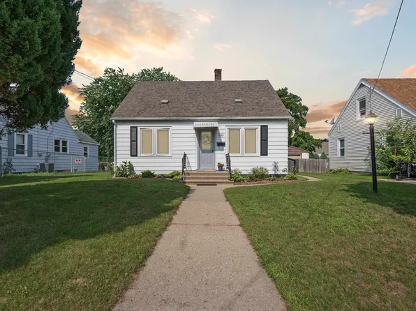 2505 18th St, Menominee, MI 49858