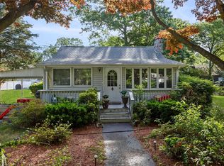3 Myrtle Ln, Coram, NY 11727