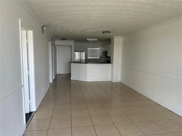 8710 N Sherman Cir APT 108, Hollywood, FL 33025
