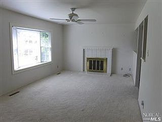 4th image of 3174 Montclair Ave