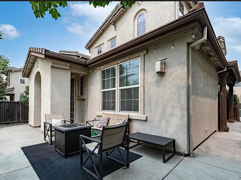 220 Candela Cir — Photo 2