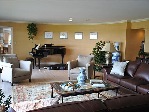 5th image of 2238 S Shore Dr