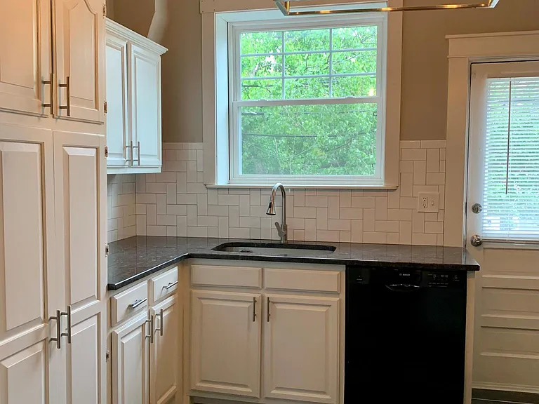 905 N Duke St — Photo 8