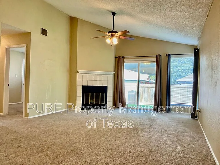2105 Balsam Way — Photo 3
