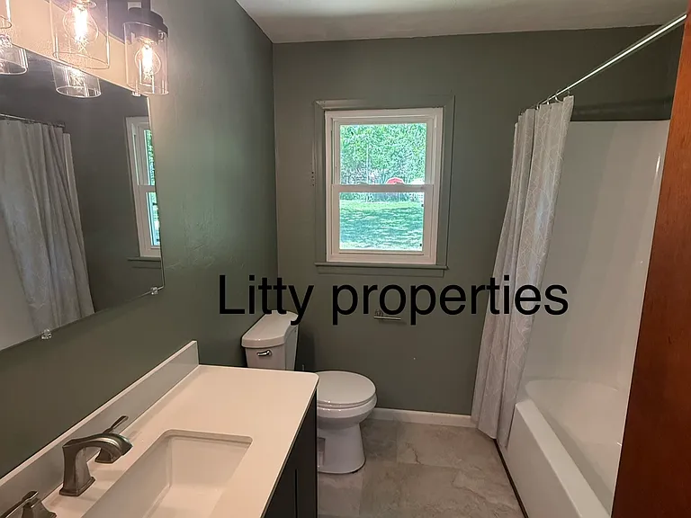 623 E 4th St — Photo 5