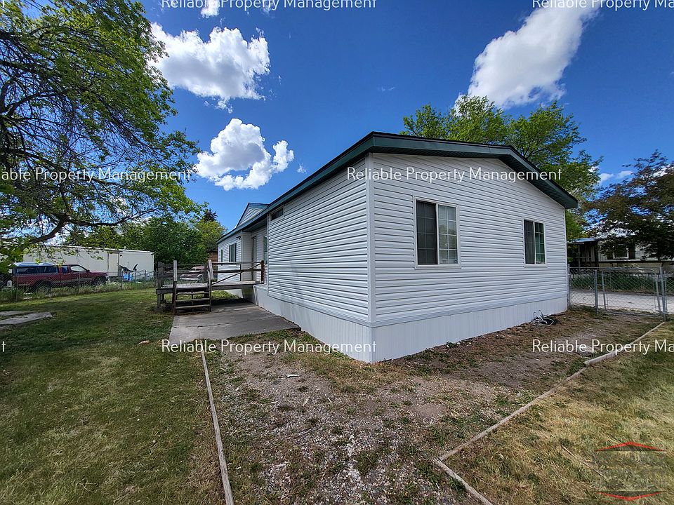 1st image of 820 Stevens Dr