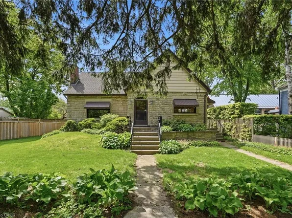 12 Parkview Row, Hamilton, ON L9H 2R9