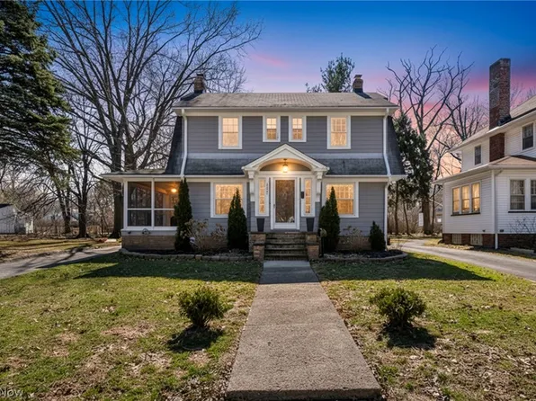 1521 Parkhill Rd, Cleveland Heights, OH 44121
