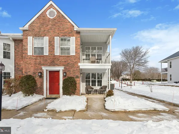 322 Fountain Farm Ln, Newtown, PA 18940