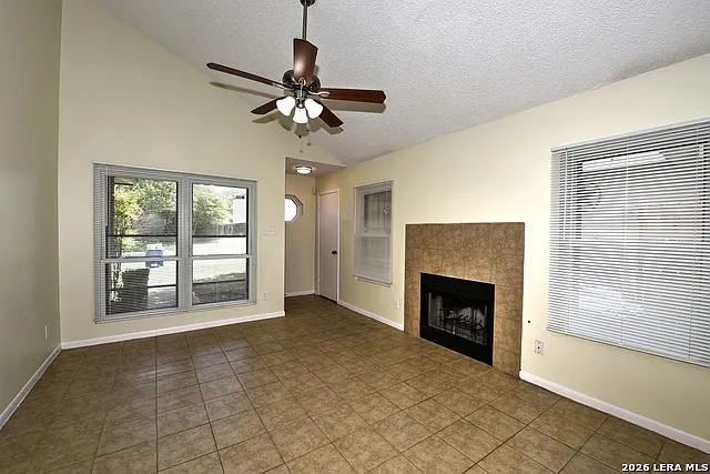 3 bed, 2.0 bath, 1104 sqft, $1,575 — Photo 3