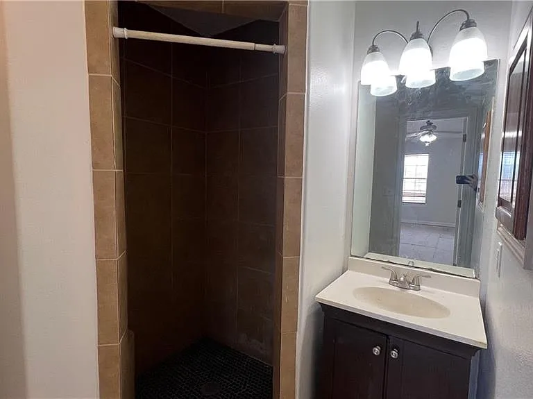 7100 N Seminary Rd — Photo 14