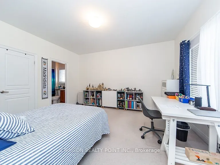 2304 Canterbury Cres — Photo 32