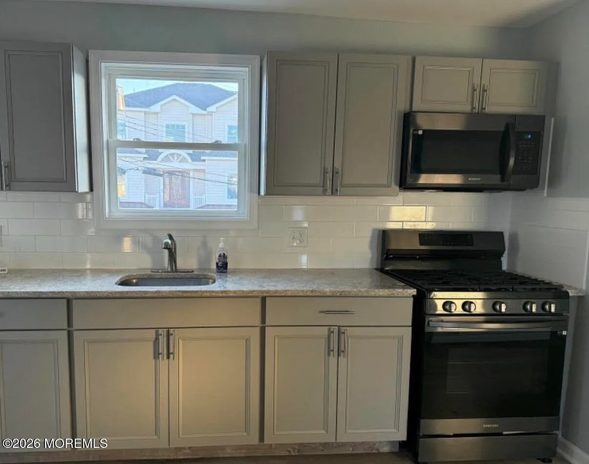 2 bed, 900 sqft, $2,575 — Photo 1