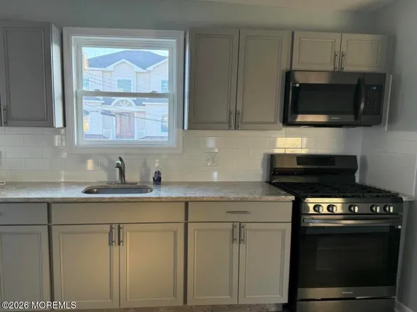 40 Bay Shore Dr #B, Toms River, NJ 08753