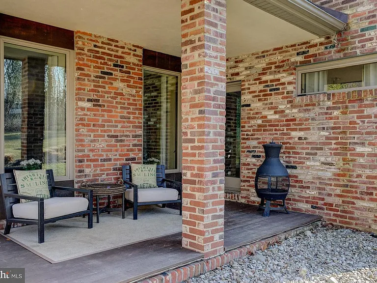 1127 Winding Dr — Photo 21