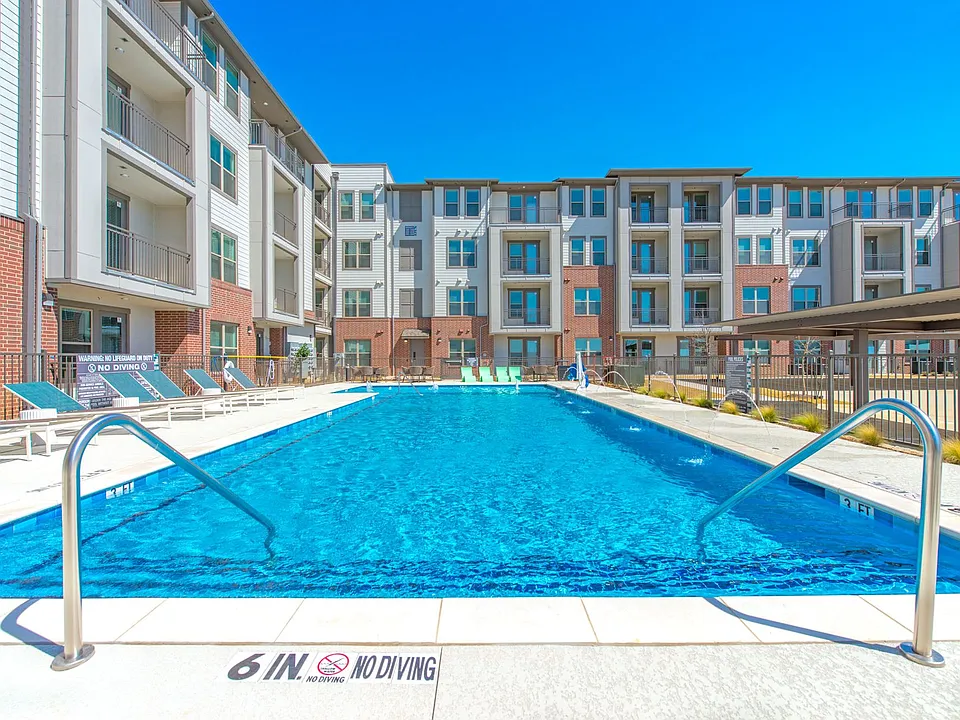 The Luxe at Las Colinas - Adult Active Living
