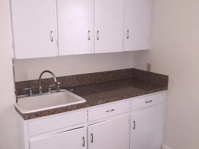425 Virginia Ave — Photo 3