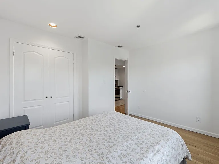 457 2nd St #6 — Photo 9