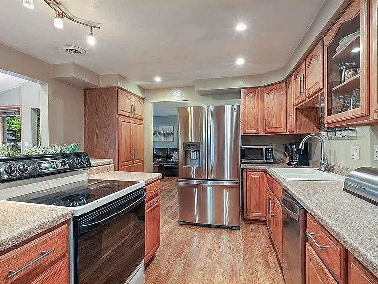 2560 Dunbar Ln — Photo 10
