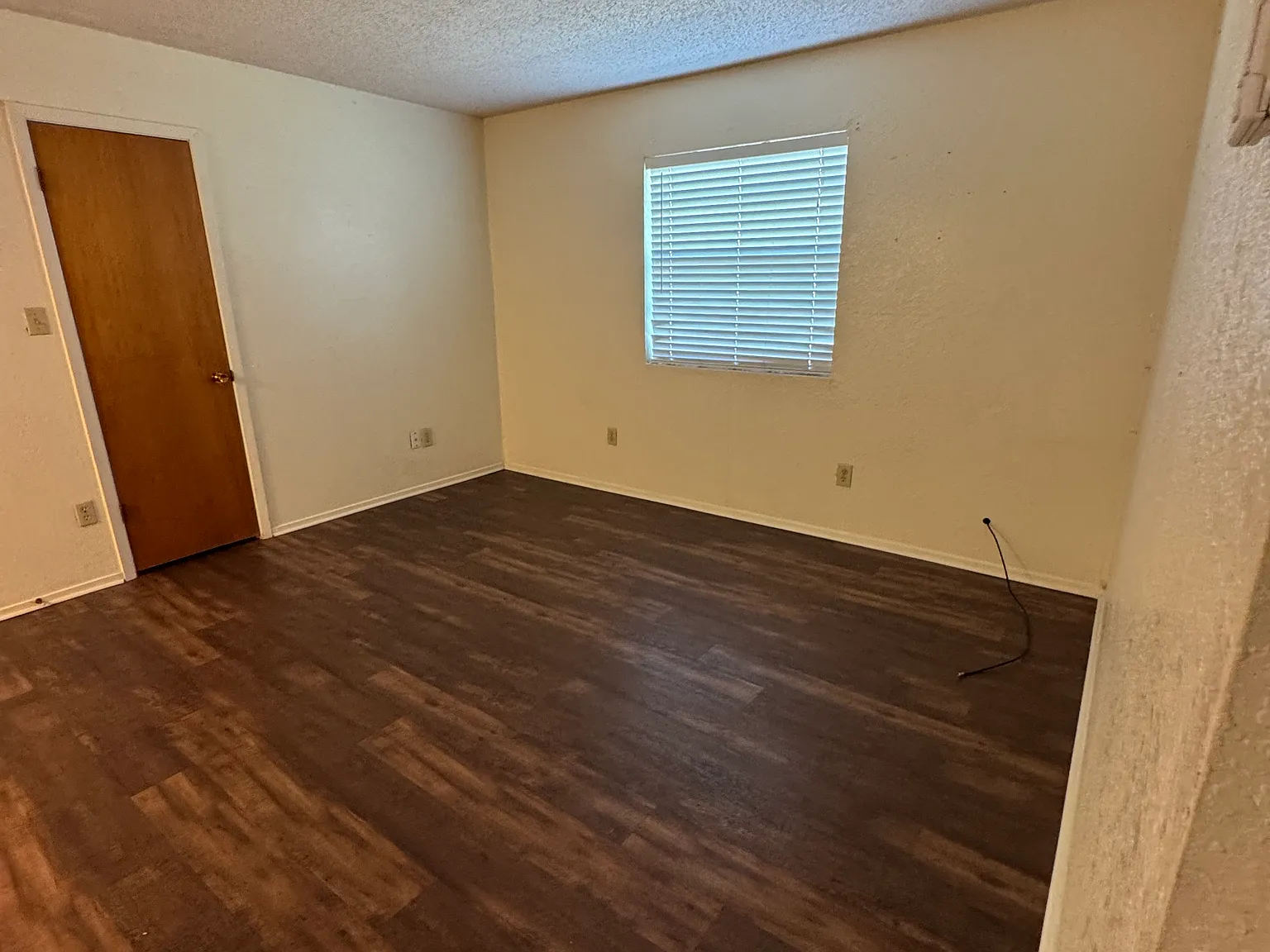 2 bed, 1000 sqft, $995 — Photo 2