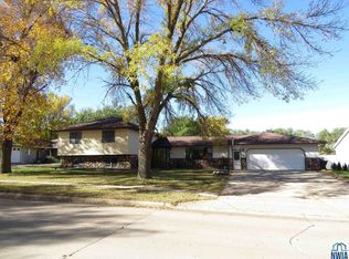 533 12th Ave SW, Le Mars, IA 51031