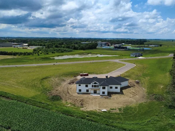 923 Harter Dr, Madison, SD 57042
