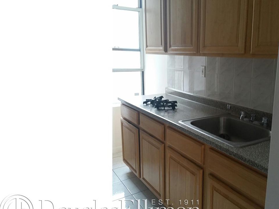 2nd image of 3052 34th St APT 4F