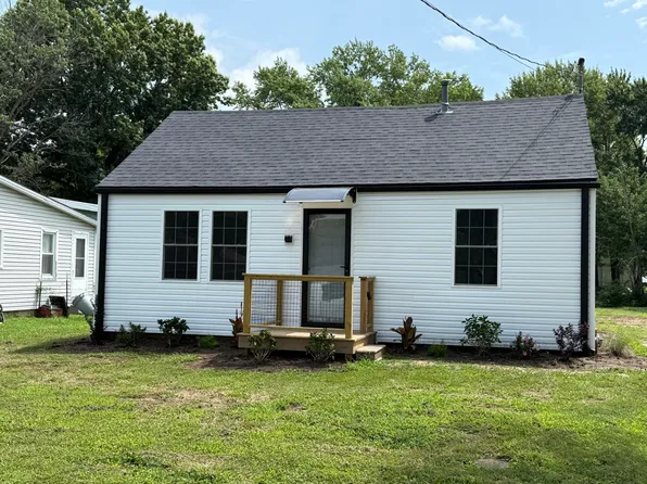 1270 Highland Ct, Marshall, MO 65340