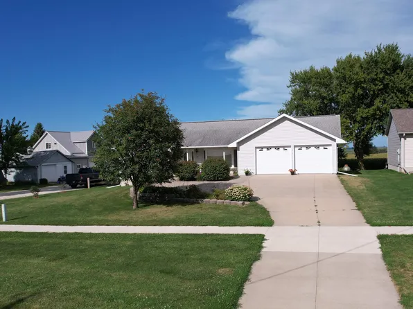 219 E Greene St, Castalia, IA 52133
