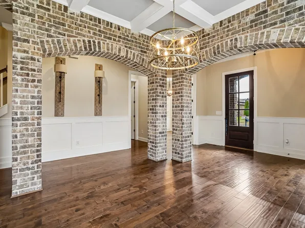 2504 Waldorf Ln, Thompsons Station, TN 37179