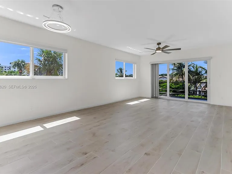 331 SW 8th St #3F — Photo 7