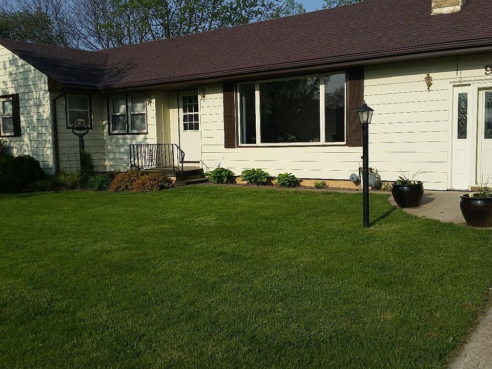 1st image of 916 Emerald Dr
