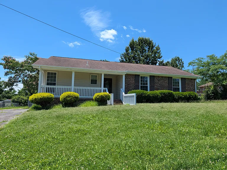102 Post Oak Rd — Photo 4