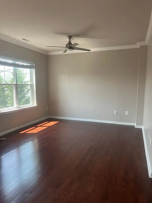2 bed, 2.0 bath, 1300 sqft, $2,980 — Photo 2