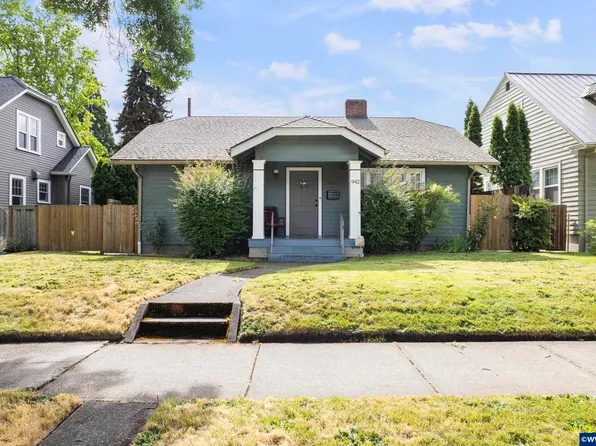 942 Summer St NE, Salem, OR 97301