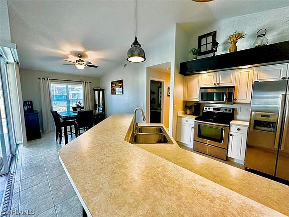 4th image of 5417 SW 25th Ct