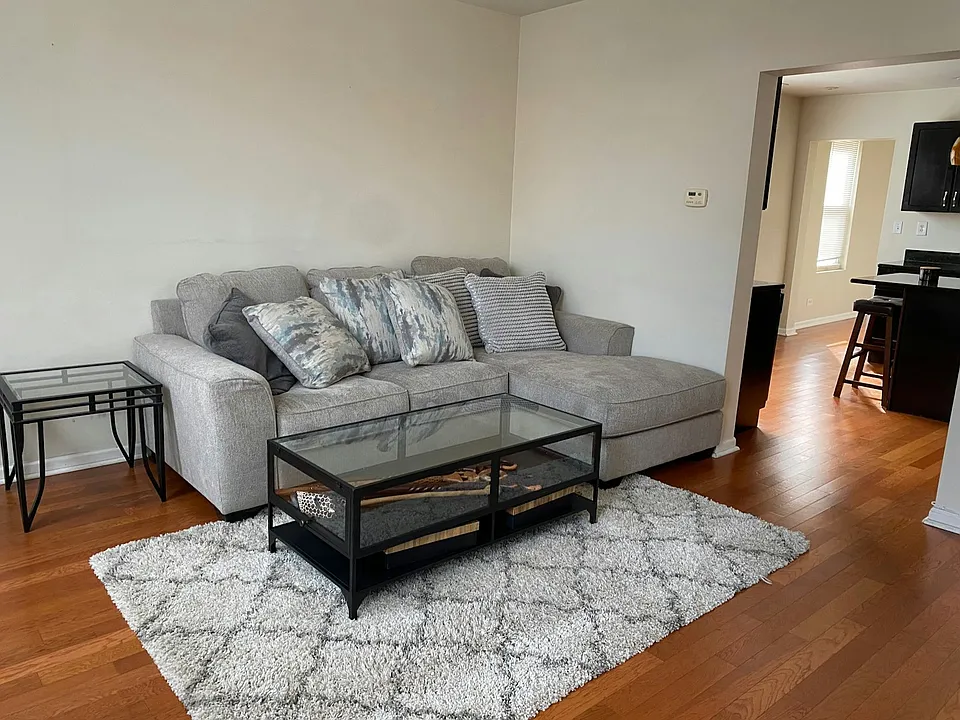 Living room furnished from front door (13'6" x 13'6")