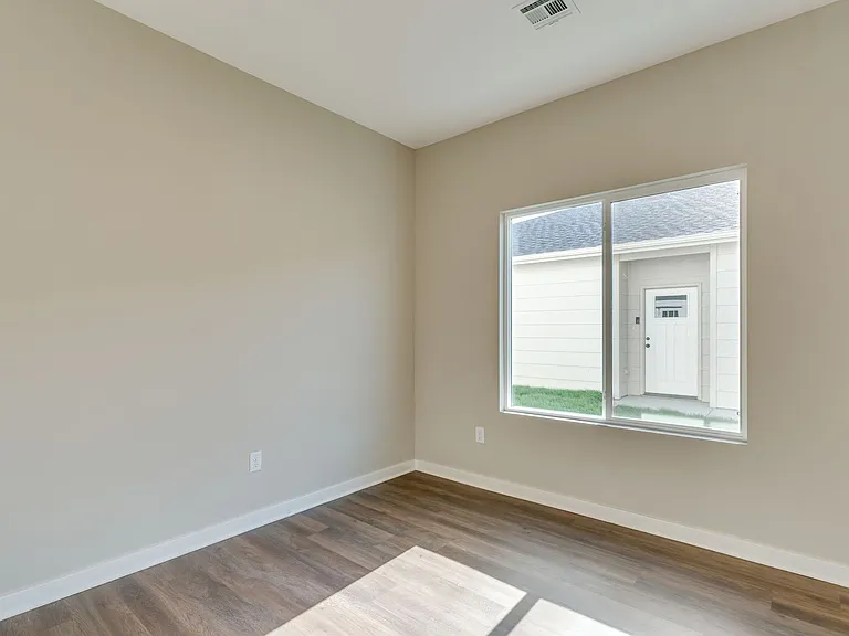 15214 W Kristina St — Photo 7