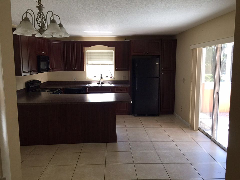 2nd image of 69 SE Beech Tree Ln
