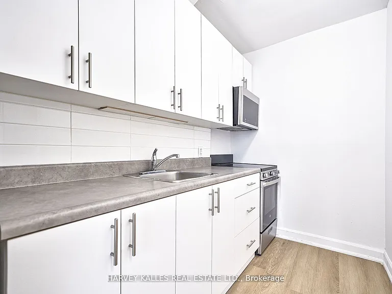 1046 Bathurst St #1 — Photo 12