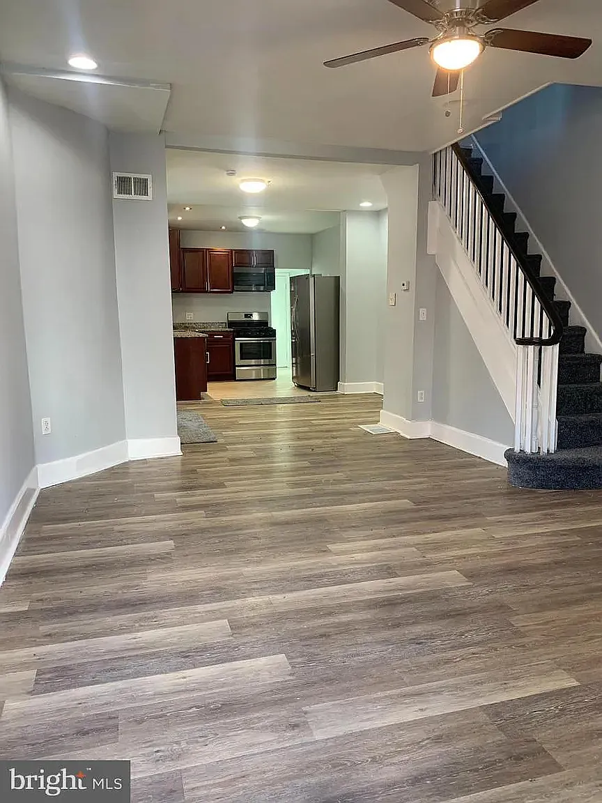 3 bed, 970 sqft, $1,550 — Photo 2