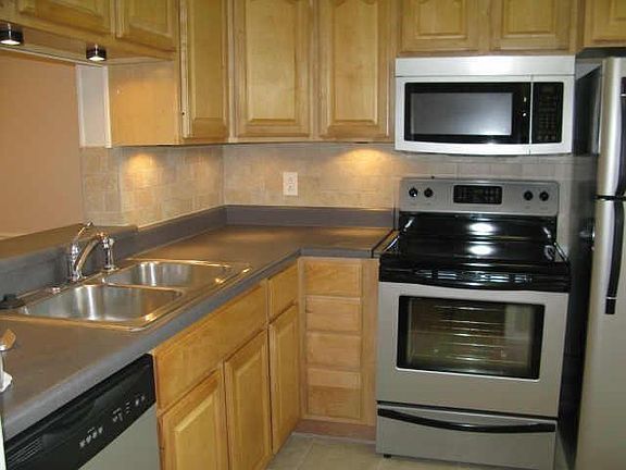4th image of 333 Melrose Dr APT 7B