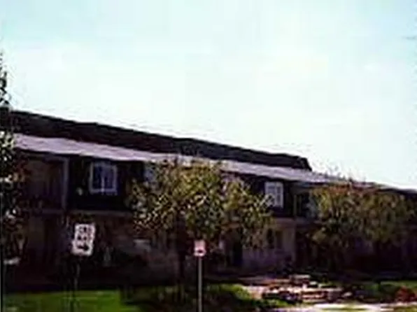 121 W North St, Waukesha, WI 53188