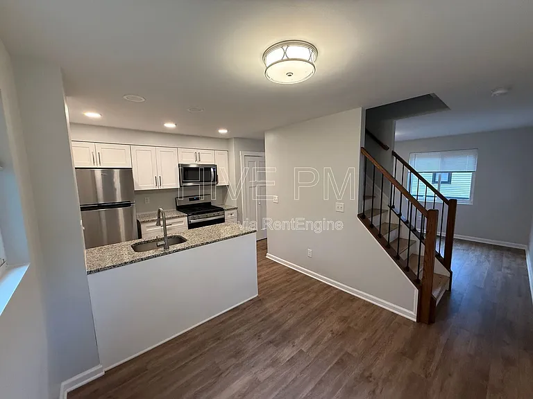 5425 Stewart Ave #4 — Photo 2
